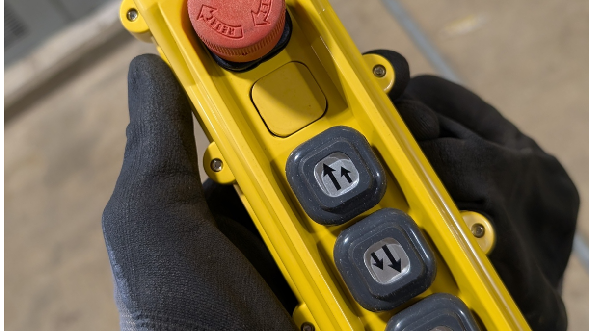 How to Choose a Pendant Control Station for Your Overhead Crane